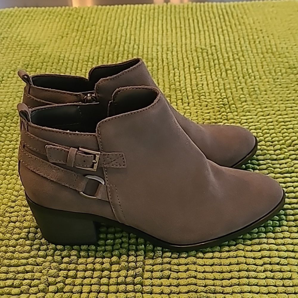 SONOMA SZ 8 med upper leather  ankle boots NWOT